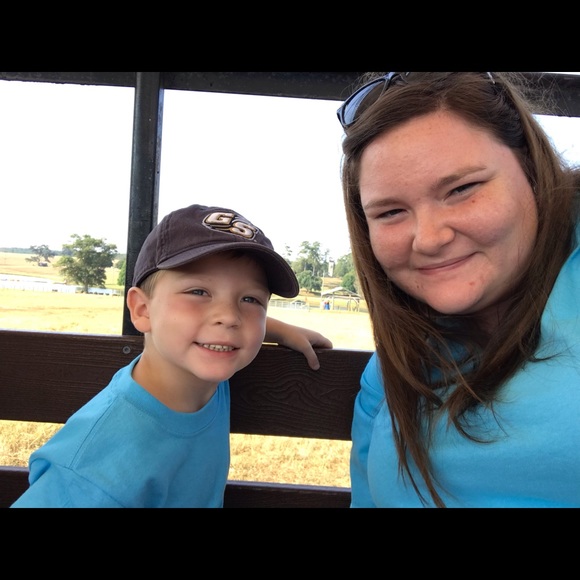 Meet your Posher, Bethany - Picture 2 of 2